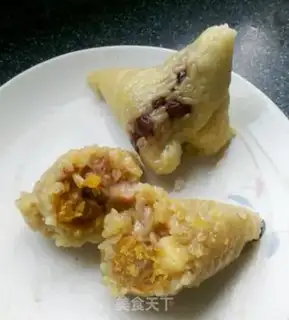 Make Lotus seed egg yolk meat dumplings step 10