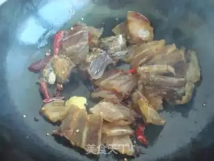 Make Braised bacon with green beans step 5