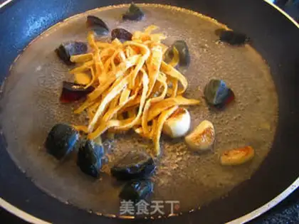Make Preserved egg in soup with purple shellfish step 10