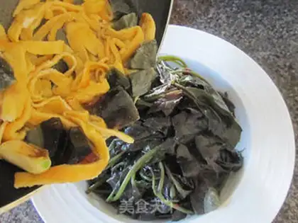 Make Preserved egg in soup with purple shellfish step 11