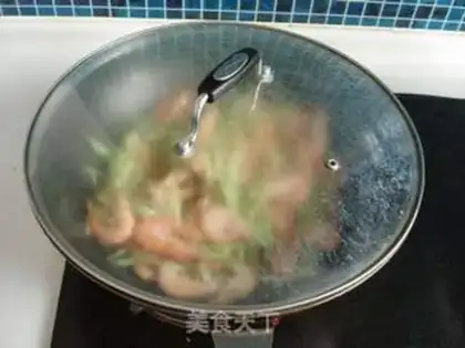 Make stir-fried shrimp with shredded radish step 6