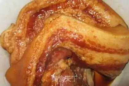 Make Steamed pork belly with garlic cloves step 0