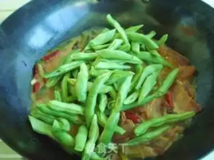 Make Braised bacon with green beans step 9