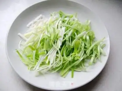 Make Shredded pork in Beijing sauce step 1