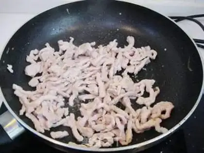 Make Shredded pork in Beijing sauce step 2