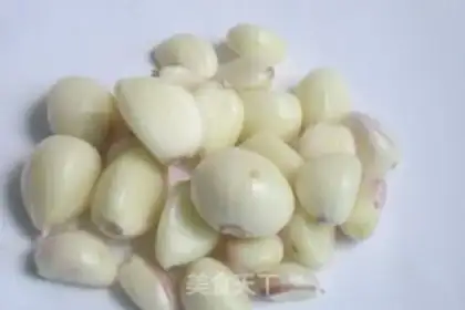 Make Steamed pork belly with garlic cloves step 3