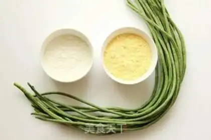 Make Steamed cowpea with corn flour step 0