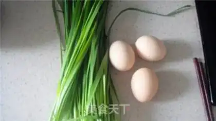 Make Fried eggs with leek step 0