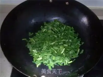 Make Fried eggs with leek step 2