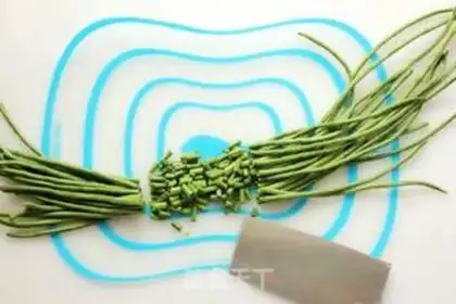 Make Steamed cowpea with corn flour step 2