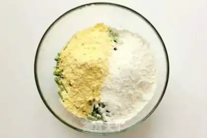 Make Steamed cowpea with corn flour step 3
