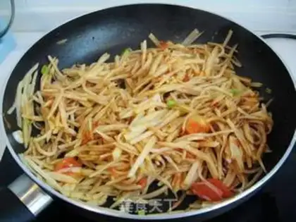 Make stir-fried tomatoes with shredded potatoes step 5