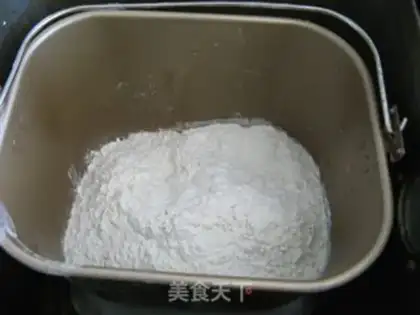 Make Three black bean dregs steamed buns step 1