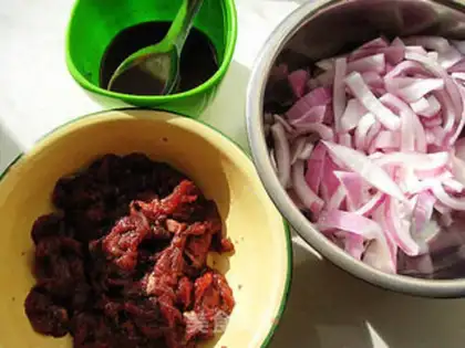 Make Beef with onion and black pepper step 0