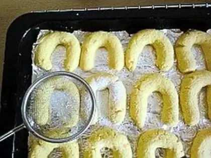 Make corn crescent cookies step 8