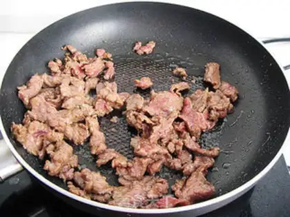 Make Beef with onion and black pepper step 2