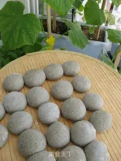 Make Three black bean dregs steamed buns step 5