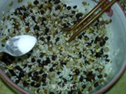 Make Grain-grain bacon rice dumplings step 9