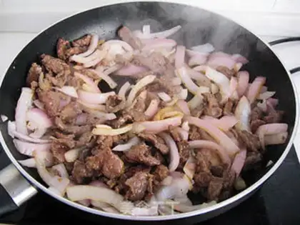 Make Beef with onion and black pepper step 4