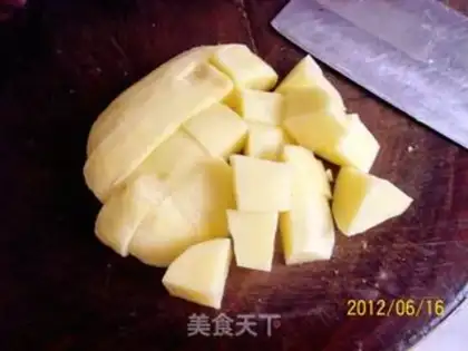Make Curry chicken pieces and roasted potatoes step 2