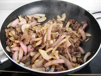 Make Beef with onion and black pepper step 5