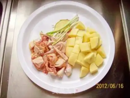 Make Curry chicken pieces and roasted potatoes step 3