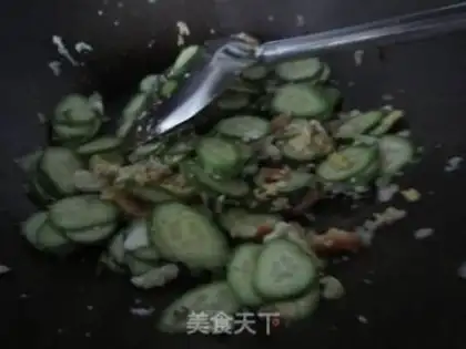 Make Scrambled eggs with cucumber step 4