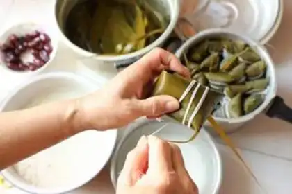Make Traditional candied jujube rice dumplings step 10