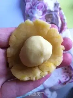 Make egg yolk cake step 5