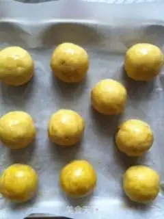 Make egg yolk cake step 8