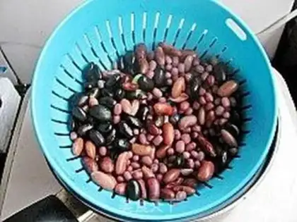 Make Steamed cake with finger bean stuffing step 2