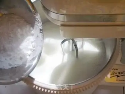 Make Milk tea honey bean cake roll step 1