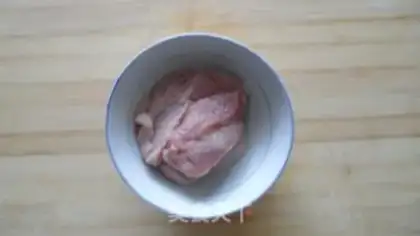 Make Blanch pork in water step 1