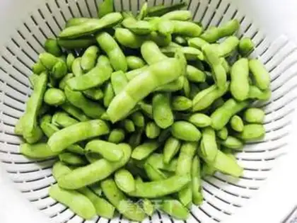 Make Tea fragrant edamame step 1