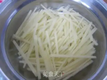 Make Spicy shredded potatoes salad step 0