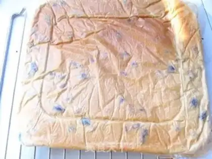 Make Milk tea honey bean cake roll step 12