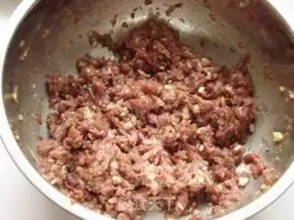 Make Celery pork and fresh shrimp dumplings step 2