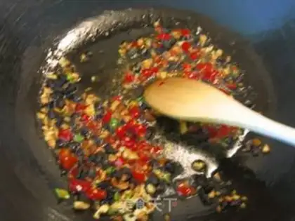 Make stir-fried with chopped pepper and black bean sauce with bitter gourd flavor step 5