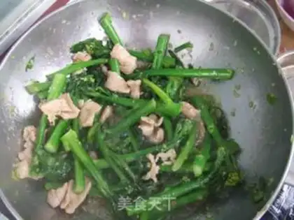 Make Hong Kong cauliflower stir-fried pork step 3