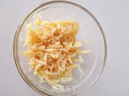 Make Steamed zucchini with jade pillars step 2
