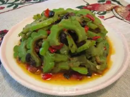 Make stir-fried with chopped pepper and black bean sauce with bitter gourd flavor step 7