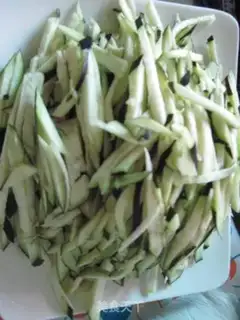 Make stir-fried eggplant with bitter gourd step 0