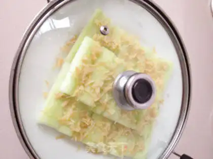 Make Steamed zucchini with jade pillars step 4