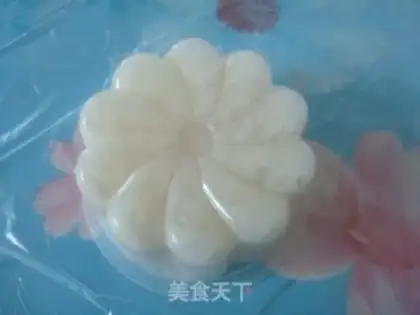 Make Chrysanthemum rice balls step 5