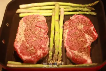 Make fried steak step 1