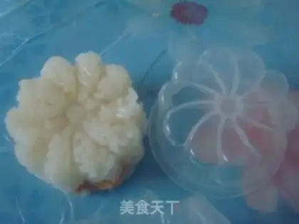 Make Chrysanthemum rice balls step 6