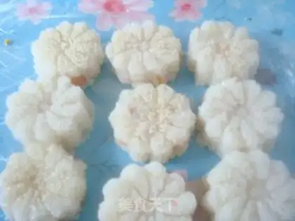 Make Chrysanthemum rice balls step 7