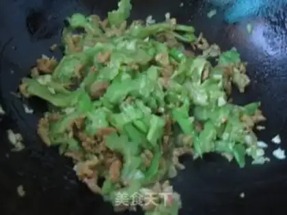 Make stir-fried eggplant with bitter gourd step 6