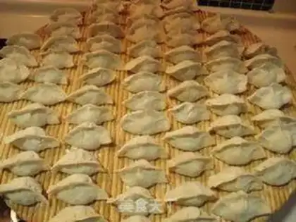 Make Celery pork and fresh shrimp dumplings step 15