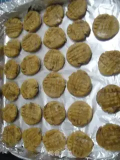 Make peanut butter cookies step 9